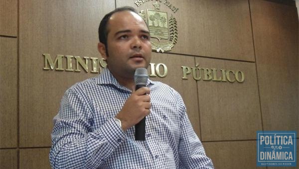 Promotor Rômulo Cordão investiga suspeita de crimes (Foto: Ascom/Ministério Público)