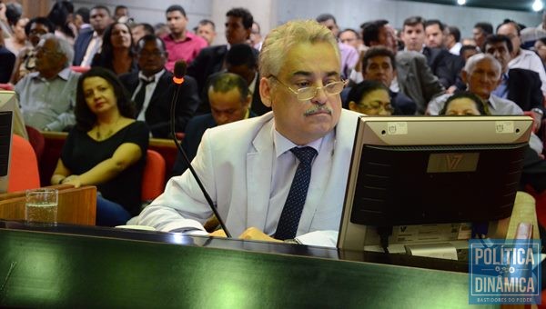 Robert Rios critica falta de adesão da oposição a proposta de CPI do Asfalto (Foto:Jailson Soares/PoliticaDinamica.com)