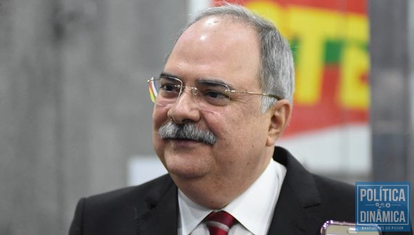 Osmar Júnior afirma que Wellington tem criado cargos para enfrentar a crise (Foto:JailsonSoares/PoliticaDinamica.com)