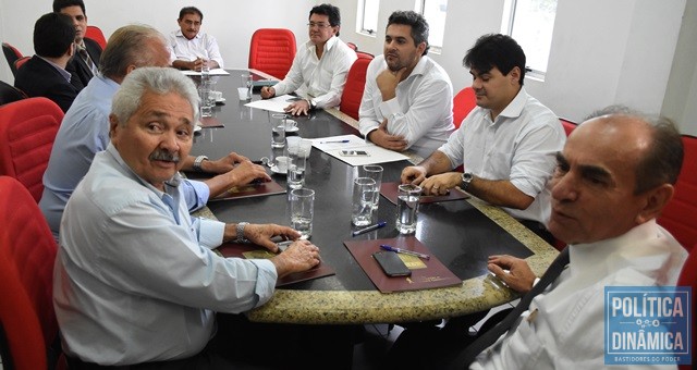 Senador em reunião na sede do PMDB (Foto: Jailson Soares/PoliticaDinamica.com)