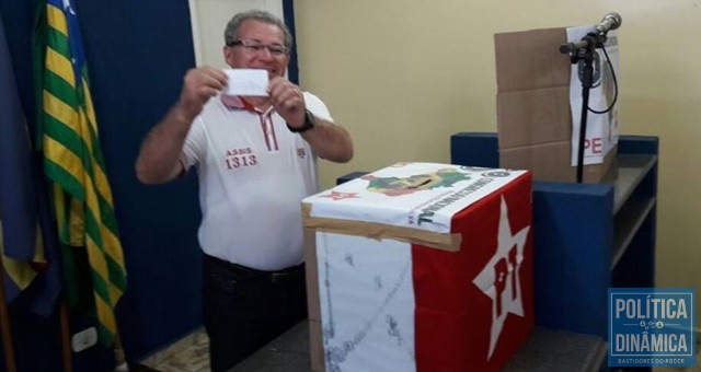 Assis votou em Oeiras e logo se deslocou para Teresina, onde acompanhou o processo de apuração (Foto: Reprodução/Facebook)