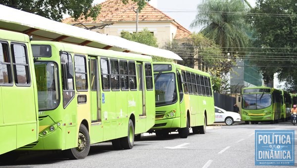 Ônibus estão parados em apoio à greve geral (Foto:JailsonSoares/PoliticaDinamica.com)