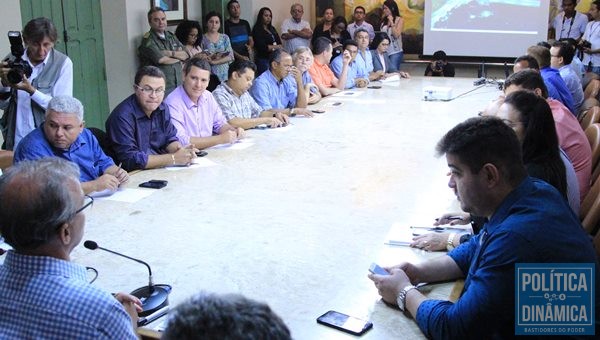 Base do prefeito Firmino Filho mostra insatisfação e prefeito faz reunião (Foto:JailsonSoares/PoliticaDinamcia.com)