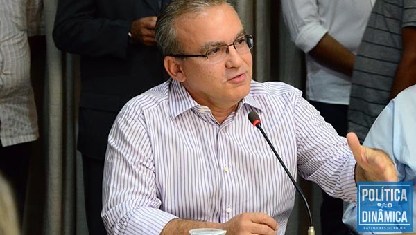 Prefeito Firmino Filho nega o interesse, mas vem sendo alvo de convites da oposição Foto:(JailsonSoares/PoliticaDinamica.com)