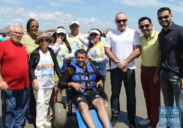 Henrique também esteve acompanhando de perto o trabalho pela acessibilidade de pessoas com deficiência no litoral piauiense (foto: divulgação)