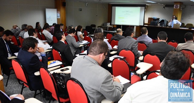 Juízes no curso promovido pelo TRE do Piauí (Foto: Jailson Soares/PoliticaDinamica.com)