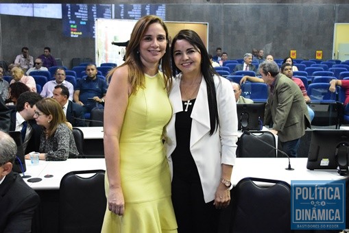 Vereadora Teresa Britto entrou de mãos dadas com primeira-dama no plenário (Foto:JailsonSoares/PoliticaDinamica.com) 