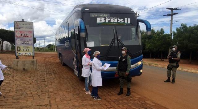 Passageiros vindos de São Paulo chegando ao Piauí (Foto: Reprodução/Redes Sociais)