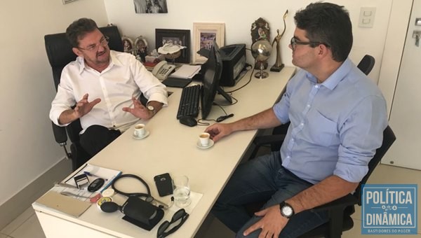 Luciano Nunes em conversa com Wilson Martins sobre a candidatura (Foto:Ascom)