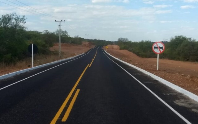 Pavimentação de estrada foi concluída em Dom Inocêncio (Foto: Divulgação/Governo)