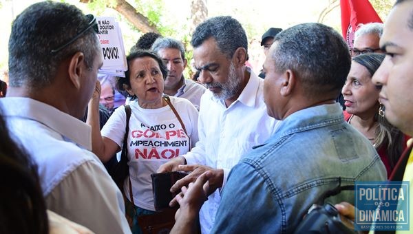 Militantes queriam ter acesso ao evento (Foto:JailsonSoares/PoliticaDinamica.com)