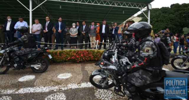 Regina Sousa entrega motocicletas de até R$ 82 mil para PM. (foto: Ccom)