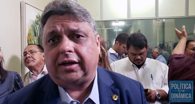 Presidente estadual do Progressistas, Júlio alega que Ciro Nogueira está tranquilo sobre as suspeitas do processo que se desenrola em desdobramento da Operação Lava-Jato (foto: Marcos Melo | PoliticaDInamica.com)