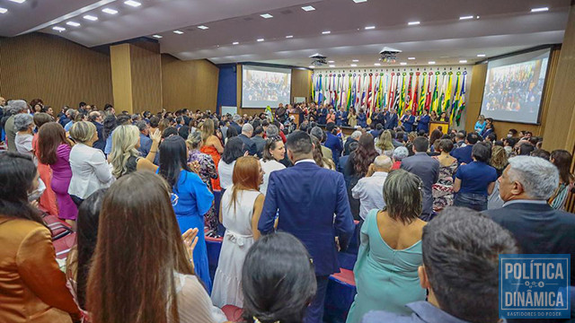 Cerimônia contou com vários deputados, políticos e pessoas ligadas ao Piauí (foto: ascom)