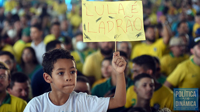 Presidente e público não pouparam críticas ao candidato Lula (foto: Jailson Soares/ PD)