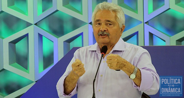 Elmano continua com um patamar baixo de intenção de votos se comparado à votação que ele teve em 2014 para o senador (foto: Marcos Melo | PoliticaDInamica.com)