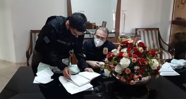 A polícia foi à casa do ex-prefeito Didiu e também endereços ligados aos empresários que participaram do esquema (foto: PCPI Ascom)