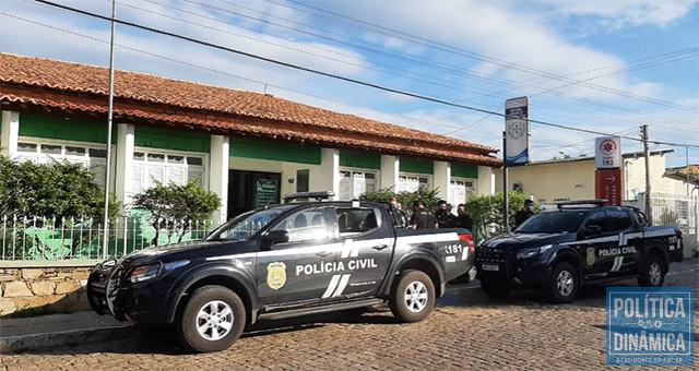 A Polícia Civil visitou vários endereços da gestão municipal além das residências do ex-prefeito e de empresários ligados ao esquema (foto: PCPI Ascom)