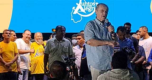 Juntos com Alegria: Pessoa chegou ao evento de Jeová exatamente na hora em que Sílvio Mendes discursava e ficou bastante à vontade com o ex-adversário (foto: Marcos Melo | PD)