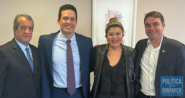 Valdemar da Costa Neto (à esq.) entregou o comando do PL à Samantha Cavalca por intermédio e na presença de Flávio Bolsonaro (à dir.); o Major Diego Melo busca a candidatura a governador do Piauí pelo mesmo partido (foto: reprodução)