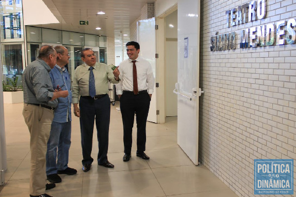 Esta semana Valdeci Cavalcante homenageou Sílvio Mendes dando o nome do ex-prefeito ao novo teatro do SESC (foto: ascom)