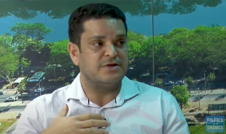 Secretário forte de Dinair Veloso, o senhor Saney Sampaio também abrigou funcionário fantasma em seu gabinete (foto: YouTube)