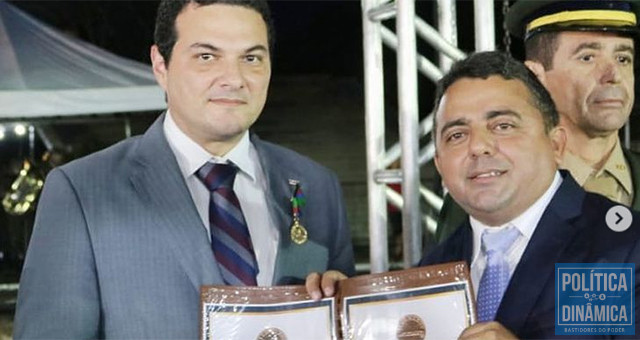 OAB ajuda: Celso Barros também fala nos bastidores em favor da indicação de Chico Lucas, tal qual fez com Aurélio Lobão, indicado por ele para a PGM da Prefeitura de Teresina; na foto, atual presidente da OAB-PI recebe condecoração das mãos do ex-prefeito Ribinha, do PT de Campo Maior; a Operação Topique teve início após denúncia de que Ribinha pagou transporte escolar com nota de merenda após desviar todo o dinheiro do transporte das crianças da cidade (foto: Instagram)