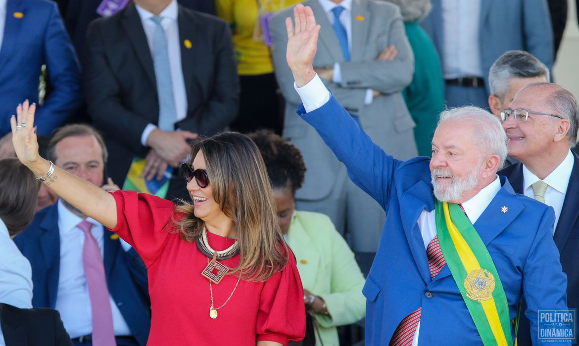 Lula ao lado da primeira-dama, Janja, durante o desfile cívico-militar do 07 de Setembro em Brasília (foto: Reprodução | Agência Brasil)