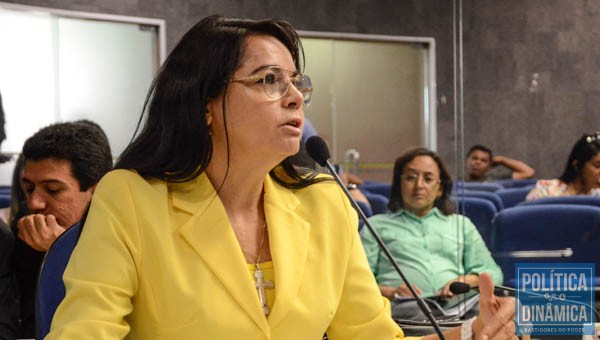 A vereadora afirma que as UTIs do HUT não estão sendo suficientes por não haver retaguarda. (Foto: Política Dinâmica)