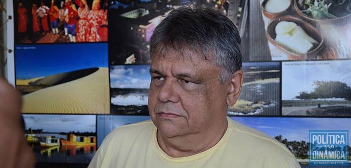 Moacyr Gaioso, representante da AGESPISA na reunião adiantou que haverá manutenção preventiva da rede de abastecimento de água no litoral (Foto: Jailson Soares / Politica Dinâmica)