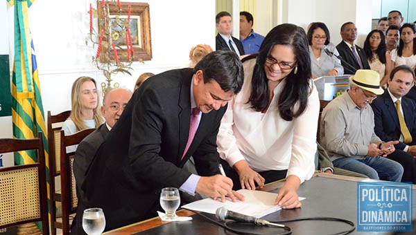 Wellington Dias durante assinatura, ontem (29) do decreto de posse dos novos gestores. Foto: Jailson Soares/Política Dinâmica