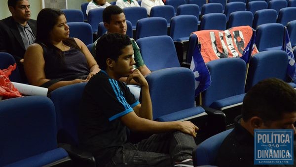 Estudantes a espera da aprovação do projeto na Câmara Municipal de Teresina/ Foto: Jaílson Soares/ Politica Dinâmica  