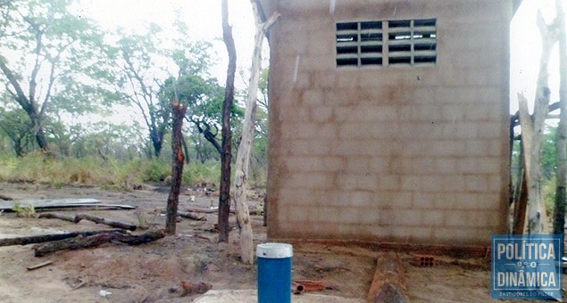 Poço perfurando em terreno pertencente ao prefeito. (Foto: Divulgação)