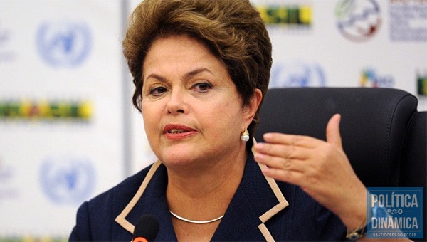 Dilma Rousseff depende, hoje, da articulação feita por aliados, que, não necessariamente são seu apoiadores (foto: Evaristo Sá/AFP)