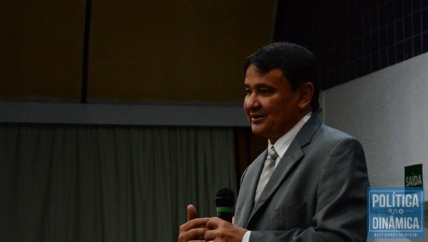 O governador falou durante a conferência do Fundo Nacional de Desenvolvimento da Educação. (Fotos: Jailson Soares / Política Dinâmica)
