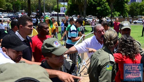 Alguns manifestantes acabaram entrando em confronto. (Fotos: Jailson Soares / Política Dinâmica)