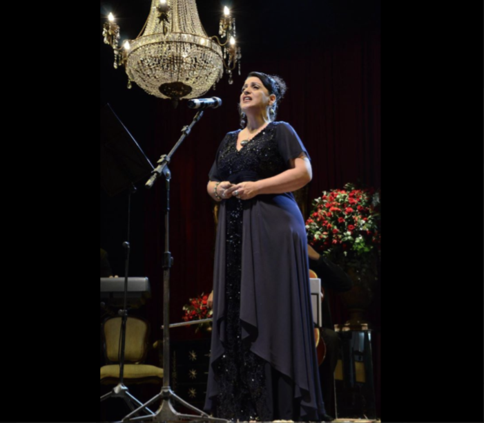 A soprano Maristela encanta em todo canto (reprodução facebook)