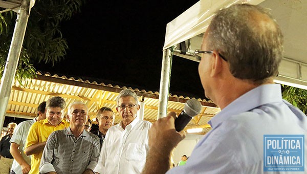 Firmino lembrou dos ex-governadores peemedebistas Alberto Silva e Mão Santa, para apontar o cuidado que o partido sempre teve com a capital (foto: Marcos Melo / PoliticaDinamica.com)