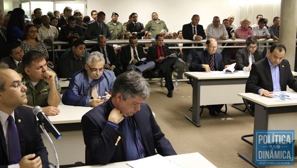 Policiais lotam galeria da CCJ para acompanhar a votação do projeto (Foto: Jailson Soares/PoliticaDinamica.com)