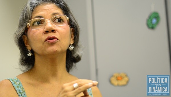 Professora Valéria defende que impeachment é Golpe. (Fotos: Jailson Soares / Política Dinâmica)