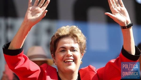 Dilma Rousseff em ato pelo Dia do Trabalho em São Paulo: apoio a nova eleição cresce a poucos dias de votação no Senado (Foto:Agência O Globo / Pedro Kirilos)