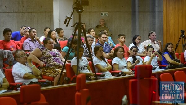 População cobrou medidas e pagamento de indenização. (Foto: Jailson Soares / PolíticaDinâmica.com)