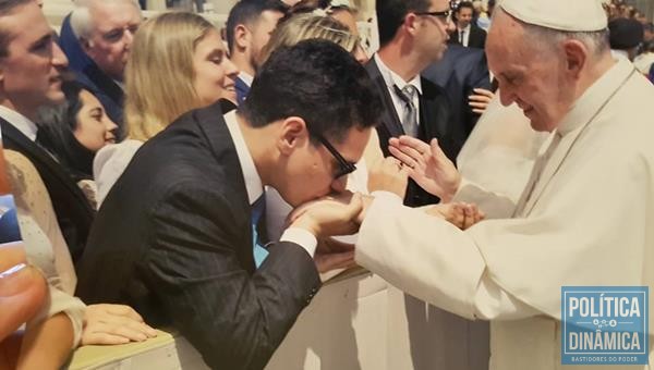 Em lua de mel, secretário encontra com o Papa Francisco (Foto: Arquivo Pessoal)