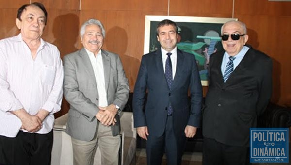 Ministro em foto com Elmano Ferrer e Paes Landim (Foto: Ascom)