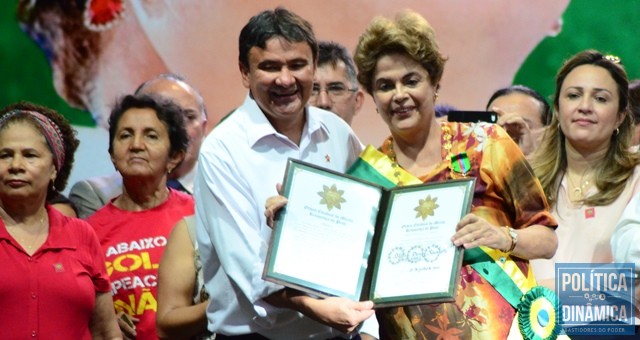 Presidenta recebeu diversas honrarias na sua passagem por Teresina. (Foto: Jailson Soares / PolíticaDinâmica.com)
