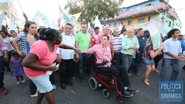 Com aliados, Amadeu busca o apoio do eleitor (Foto: Ascom)