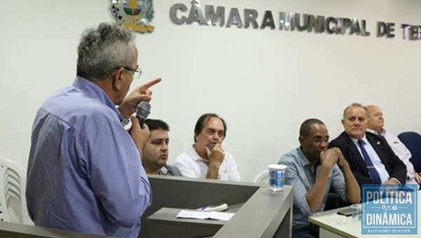Átila Lira discursa durante lançamento da campanha do irmão (Foto: Jailson Soares / PoliticaDinamica.com)