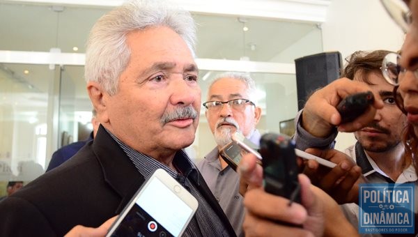 Senador Elmano Ferrer afirma que governo não se planeja para enfrentar a seca (Foto:JailsonSoares/PoliticaDinamica.com)