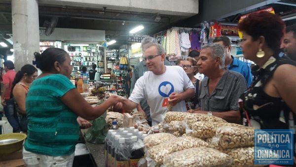 Firmino Filho visita o local e promete melhorias para o Shopping da Cidade (Foto:Ascom)