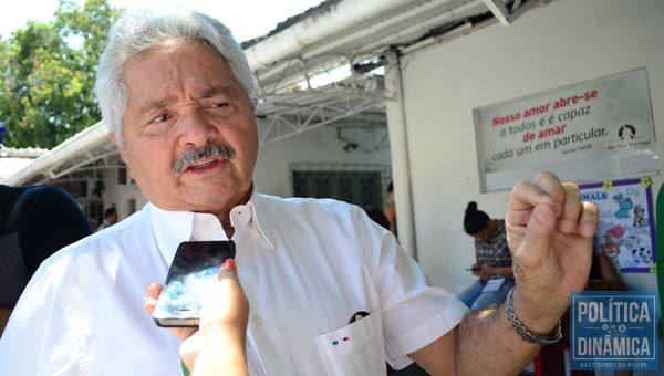 Elmano Ferrer culpa um princípio de pneumonia pela ausência na campanha de Amadeu (Foto:Jailson Soares/PoliticaDinamica.com)